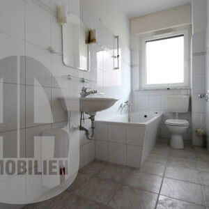 Bezugsfrei 4 vier Zimmer Wohnung Berlin Zehlendorf Kauf Verkauf Balkon Haus Immobilienmakler